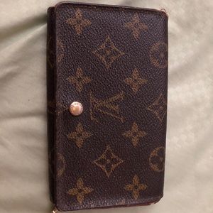 Louis vuitton bi fold wallet